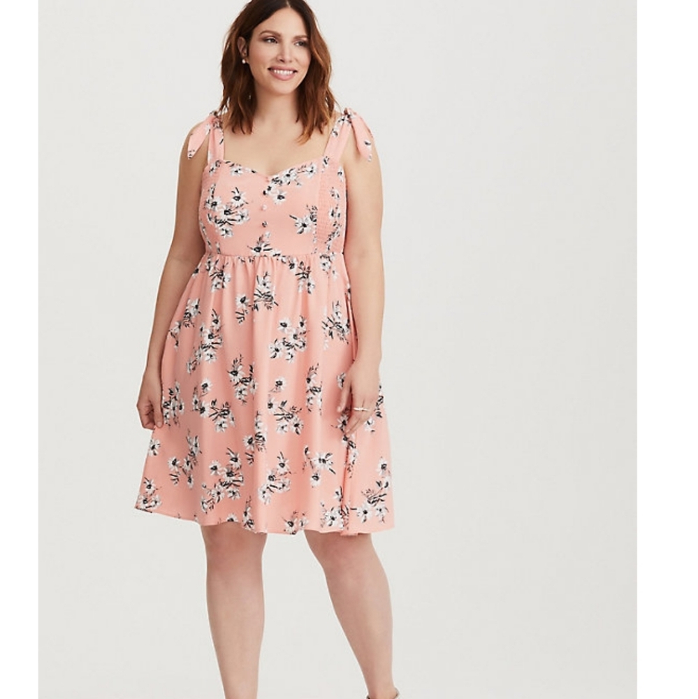 [Torrid] Blush Floral Bow Strap Challis Dress. Size 1. (Tag is cut out.)